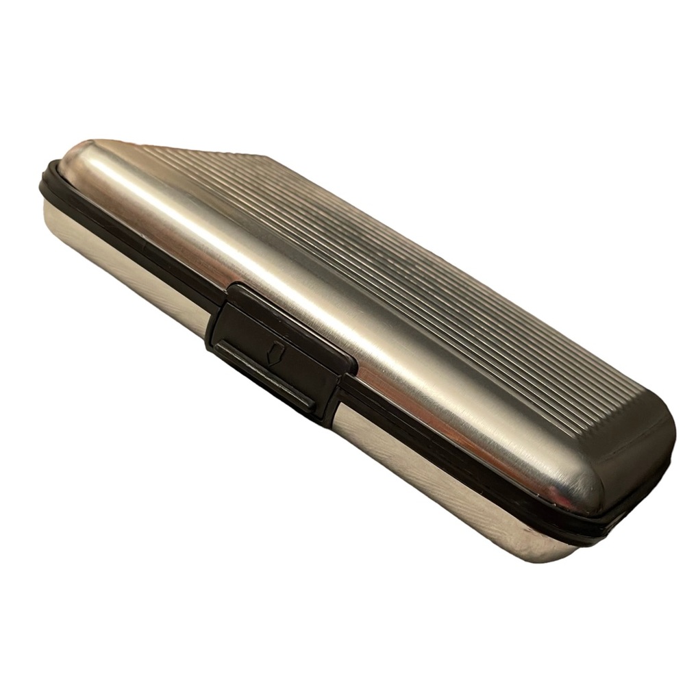 Credit Card Case RFID Protection Compact Hard Shell Silver Aluminum